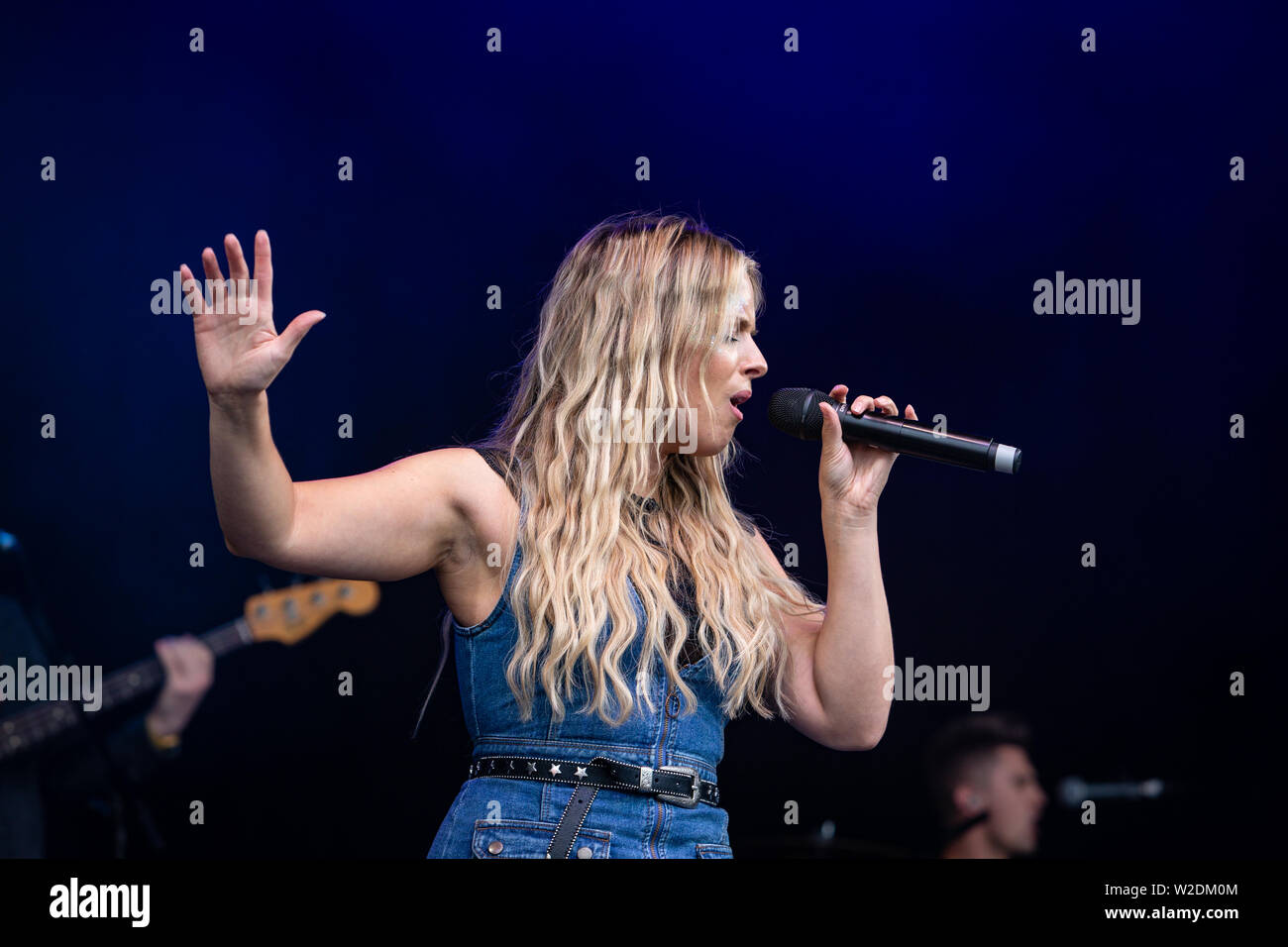 Il Shires eseguire live al 2019 Cornbury Festival, grande Tew, Oxfordshire Foto Stock