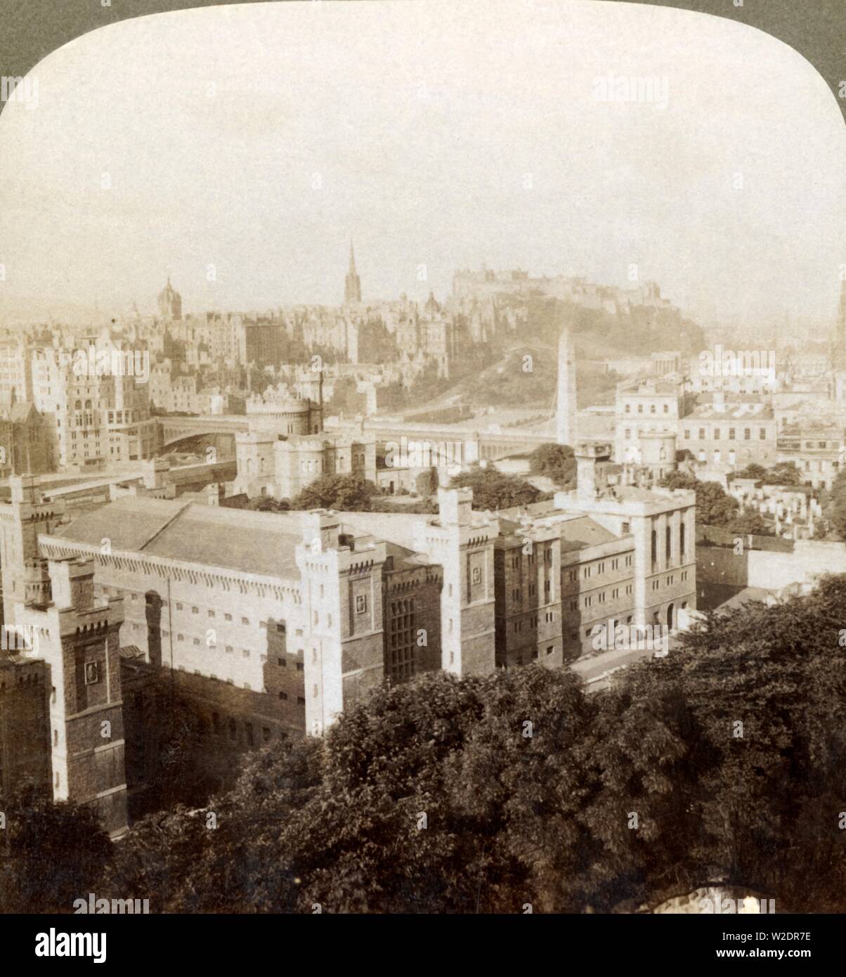 "Edinburgh, da Calton Hill, S.W. al Castello, sulla vecchia sepoltura, Scotland", 1902. Creatore: Underwood & Underwood. Foto Stock