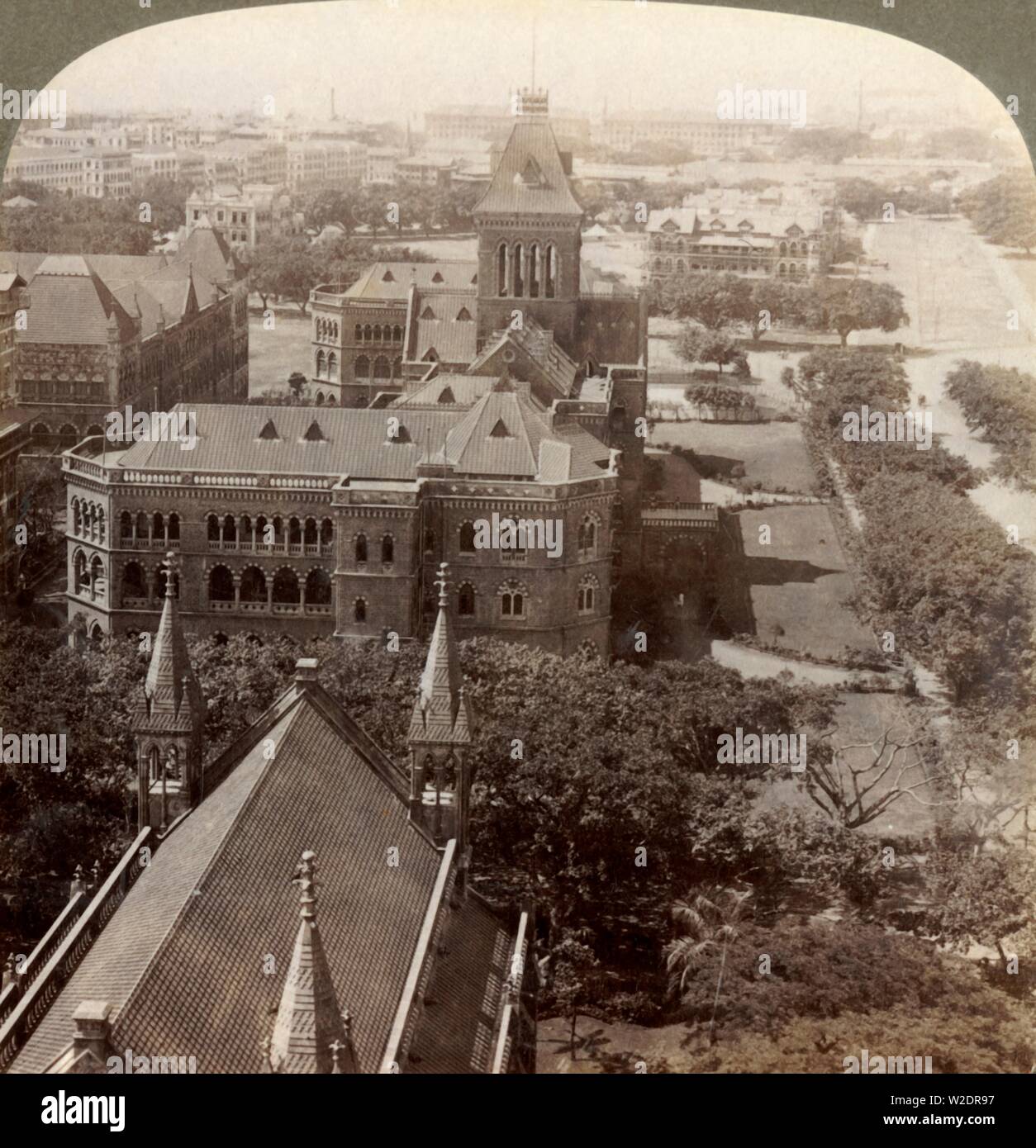 'Over University e segretariato (Sq. torre), S. dalla torre Rajabai, Bombay, India", 1903. Creatore: Underwood & Underwood. Foto Stock