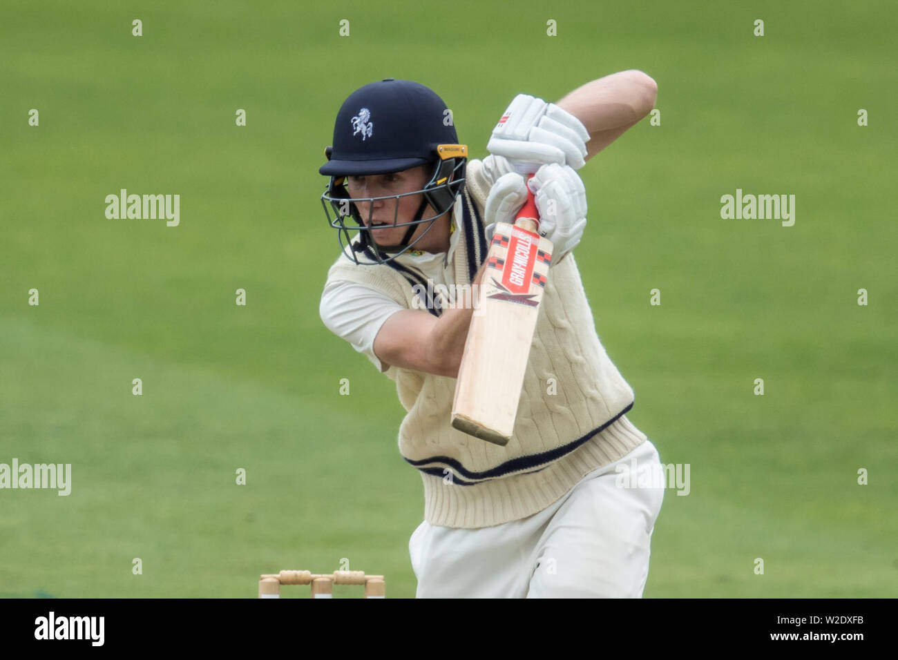 Londra, Regno Unito. 8 Luglio, 2019. Zak Crawley alla battuta per Kent contro Surrey il giorno due di Specsavers County partita di campionato al ovale. Credito: David Rowe/Alamy Live News Foto Stock