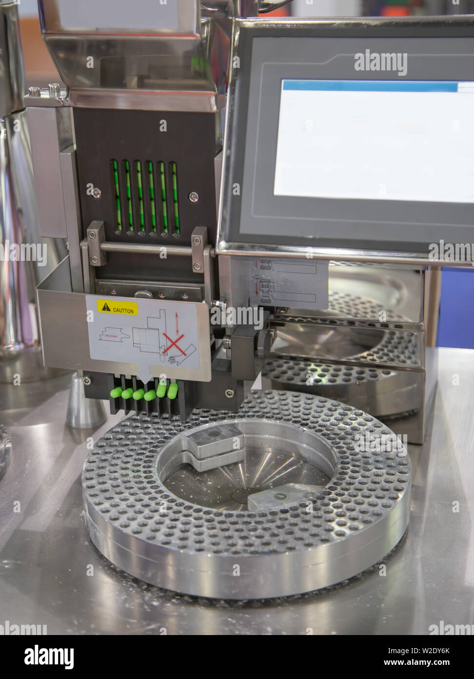 Capsula pillole farmaceutiche il conteggio e la macchina di riempimento Foto Stock