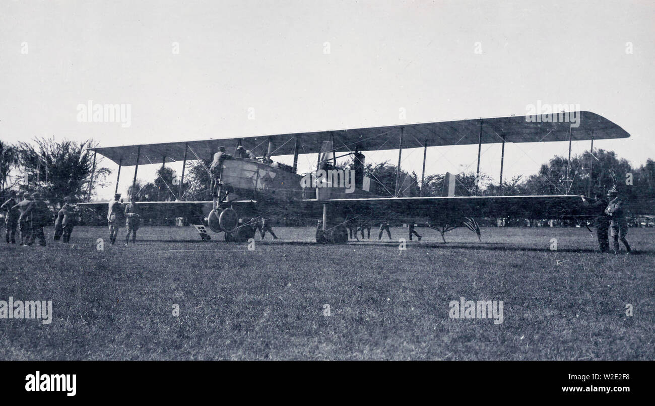 Caproni aereo che ha appena arrivati al Polo Grounds, Washington, D.C. da Langley Field, Virginia ca. 1917 Foto Stock