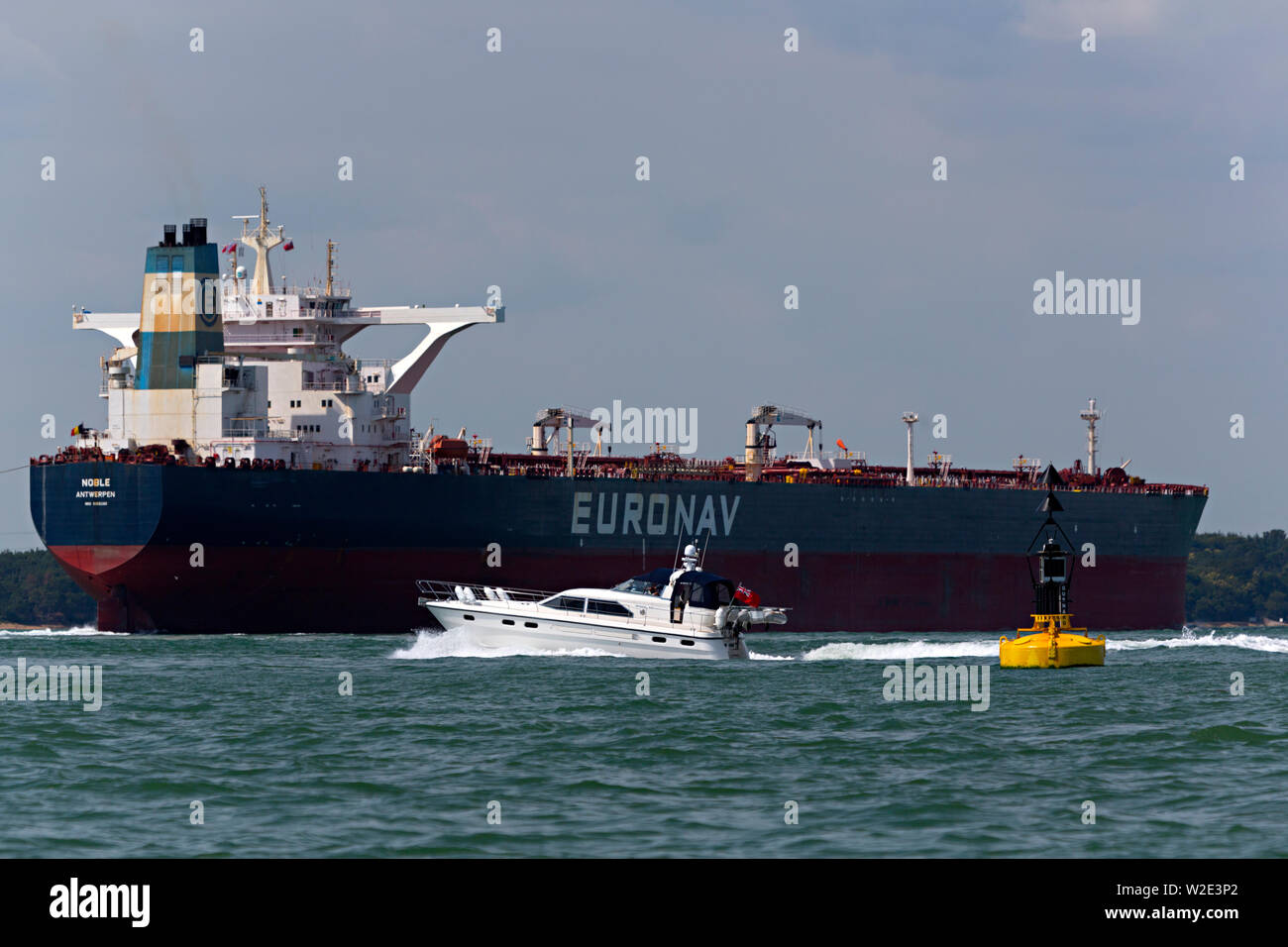 Chemical,Southampton,servizi,porto,il traino,Tanker,l'olio,Raffineria,Fawley,l'Solent,combustibili,global,modifica,riscaldamento,trainare,l'assistenza,Tug,carburante benzina,,membro,bandiera Foto Stock