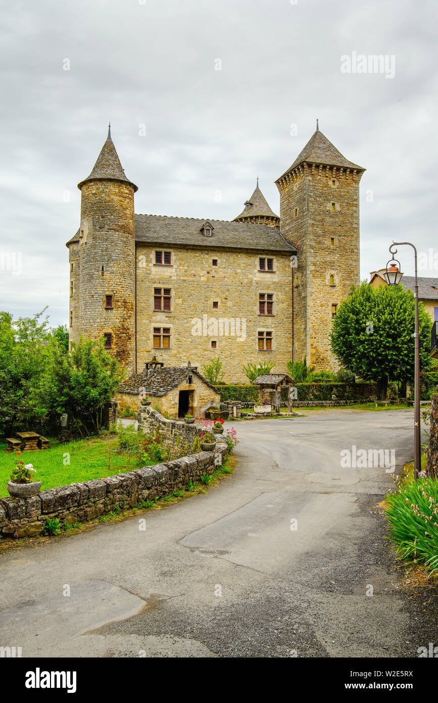 Chateau de Saint Saturnin en Lozère sur Tartaronne, Saint-Saturnin villaggio, Framce. Foto Stock