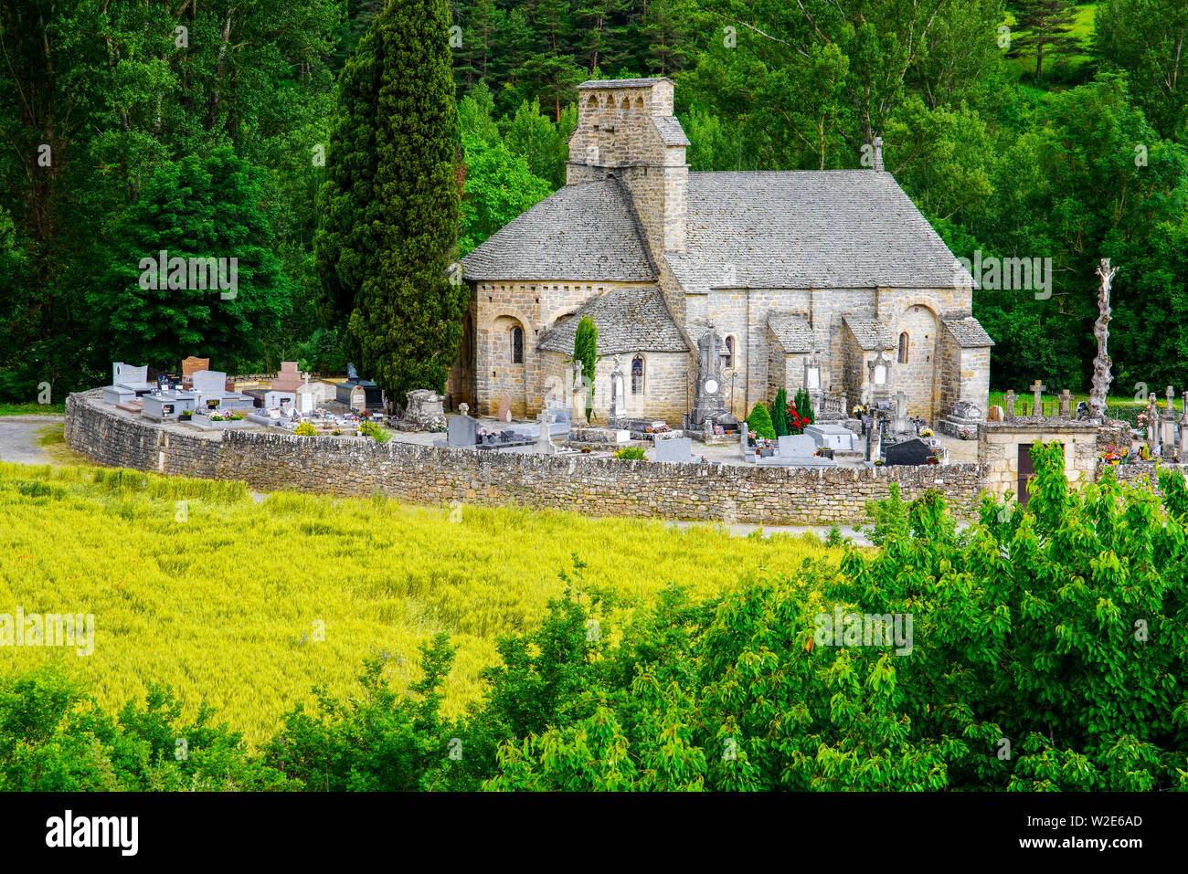 Chapelle Notre Dame des Champs a Mostuéjouls village, Gorges du Tarn Sud Aveyron Lozère, Francia. Foto Stock