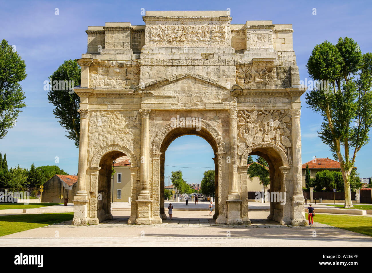 L'arco Triumfale di Orange costruito per onorare i veterani delle Guerre Galliche e della Legio II Augusta. (imperatore Augusto (27 a.C.–14 d.C.), Francia. Foto Stock