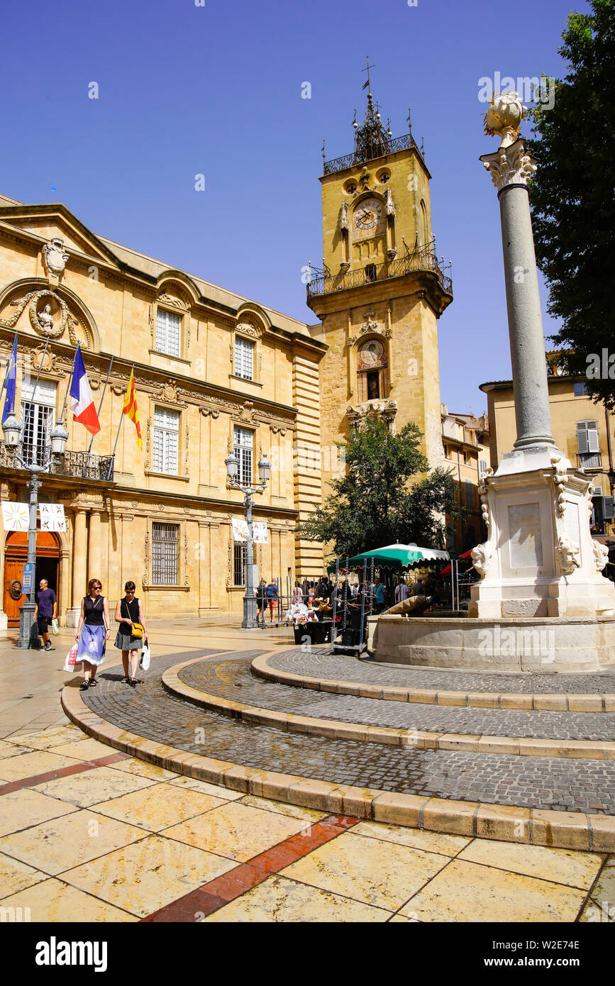 La torre dell'orologio del municipio di Aix-en-Provence, Aix-en-Provence, è un comune del Franc meridionale Foto Stock