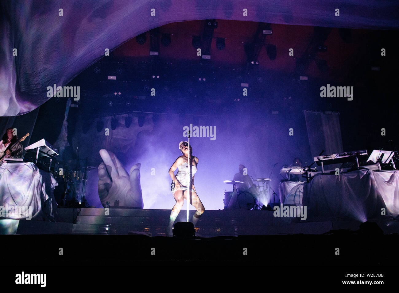 Roskilde, Danimarca. Luglio 06th, 2019. Il cantante svedese e Robyn esegue un concerto dal vivo durante il danese music festival Roskilde Festival 2019. (Photo credit: Gonzales foto - Malthe Ivarsson). Foto Stock