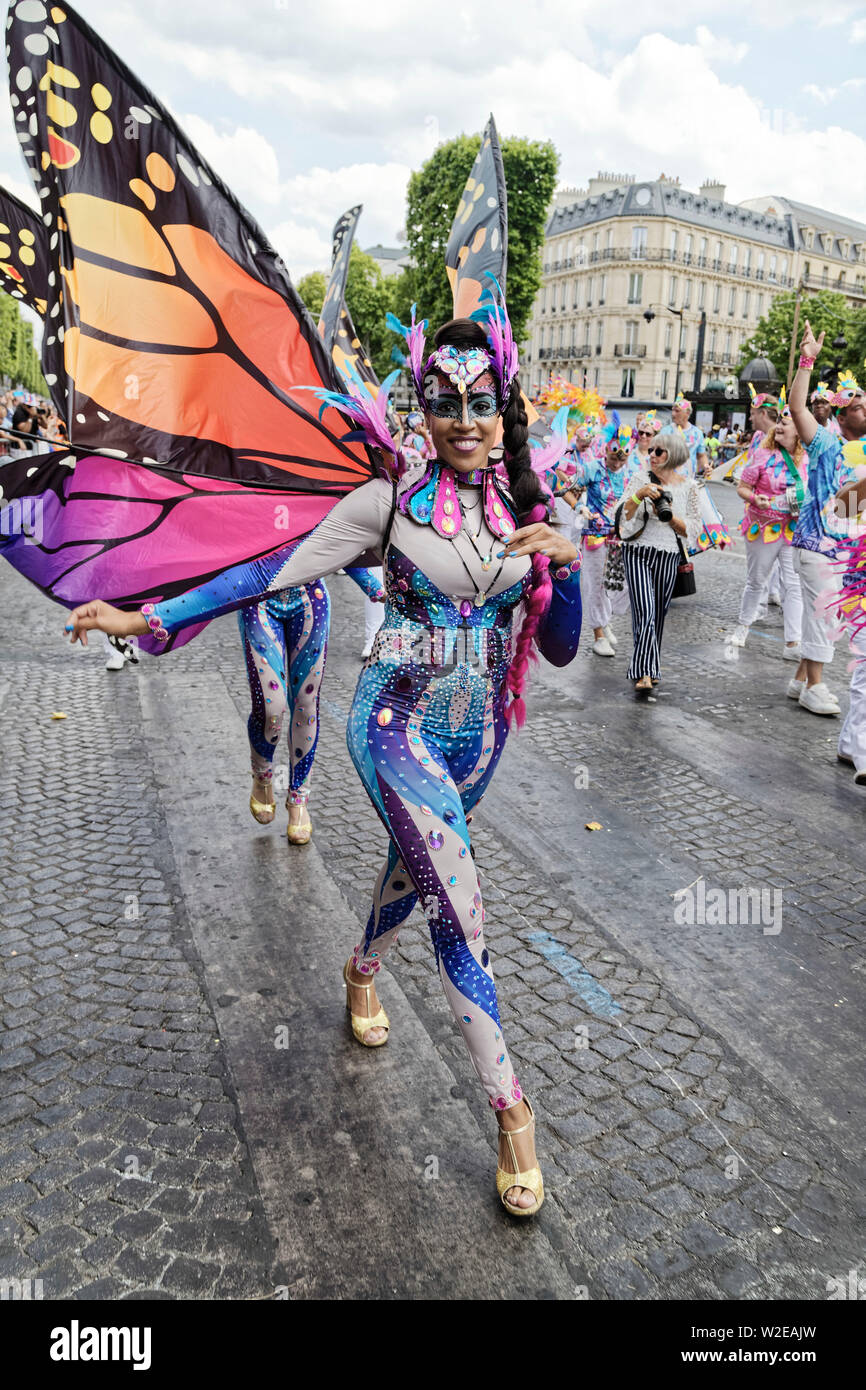 Parigi, Francia. 7 Luglio, 2019. Per la XVIII edizione del Carnaval Tropical de Paris il tema di questo anno è la follia del carnevale tropicale Foto Stock