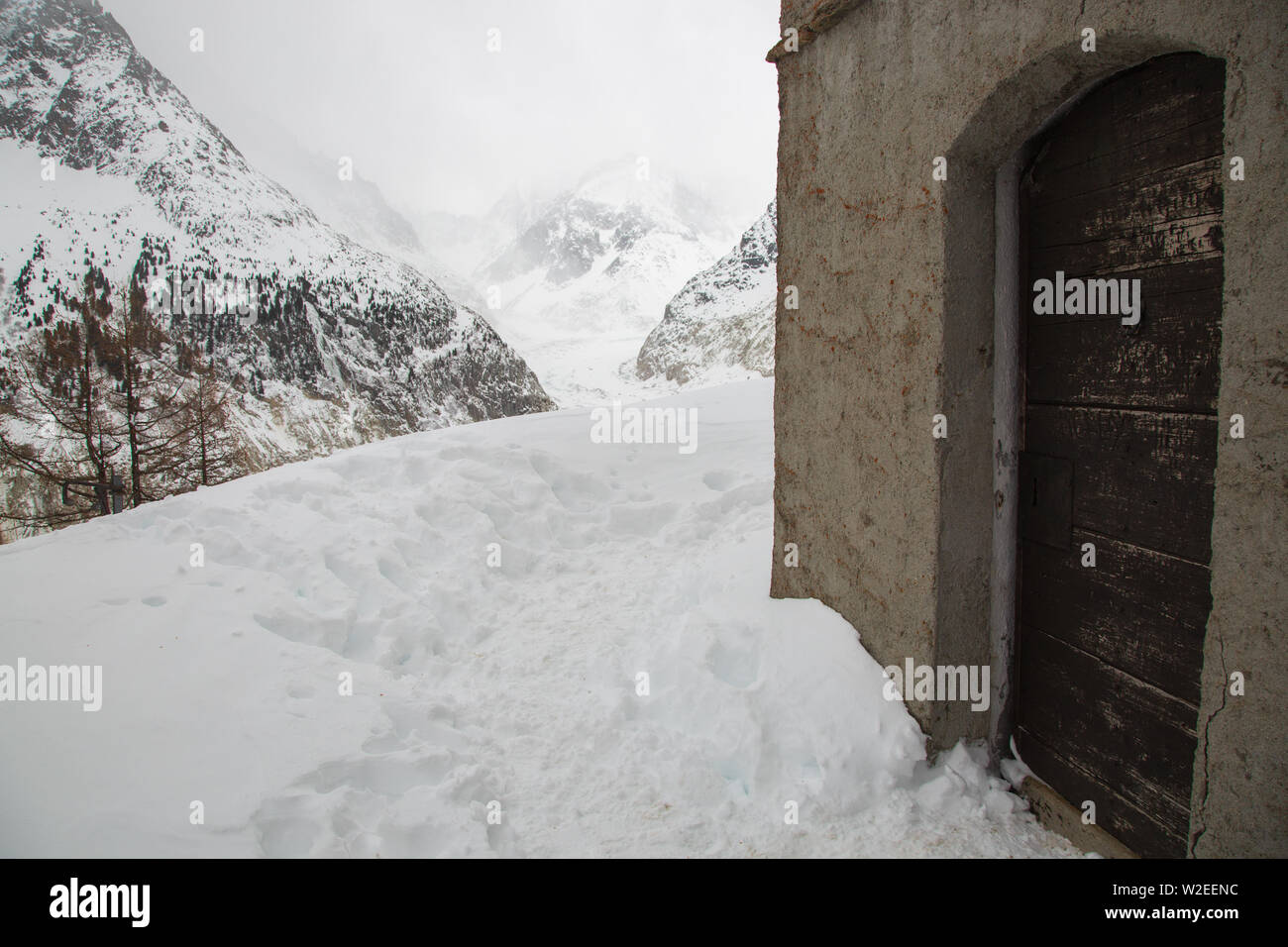 Rifugio alpino in Mer de Glace valle sotto il massiccio del Monte Bianco in francese Alsp Foto Stock