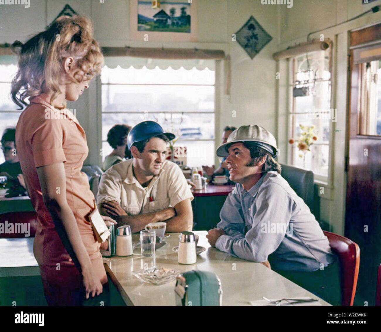Cinque semplici pezzi 1970 Columbia Pictures Film con Karen Black a sinistra e Jack Nicholson a destra Foto Stock