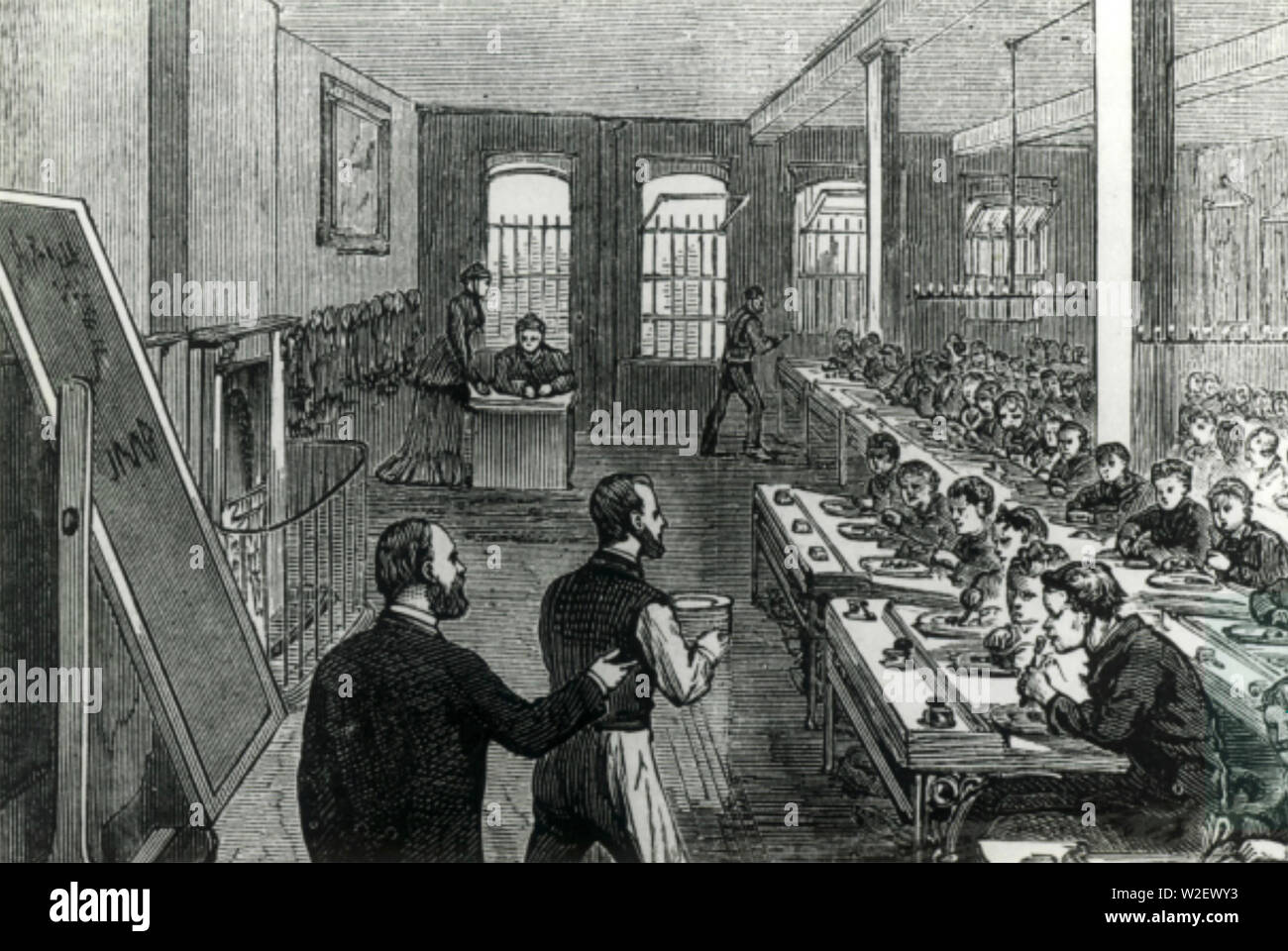 RAGGED aula scolastica in corrispondenza di una carità organizzazione scuole fornendo istruzione gratuita per bambini indigenti nella metà del XIX secolo in Inghilterra. Foto Stock