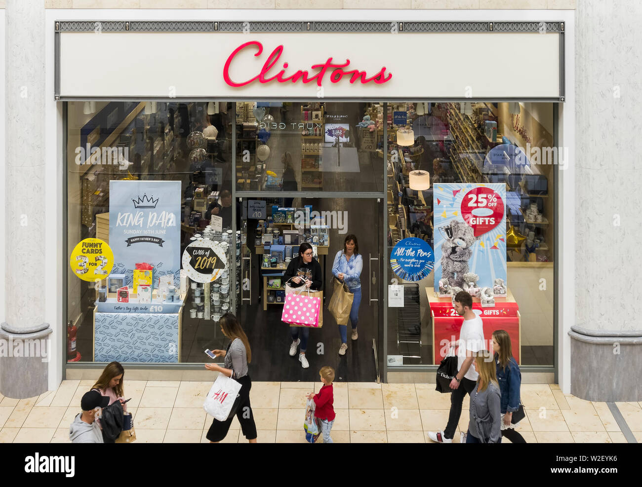 Clintons la carta regalo e rivenditore in uscita Metrocentre, Gateshead, Regno Unito Foto Stock