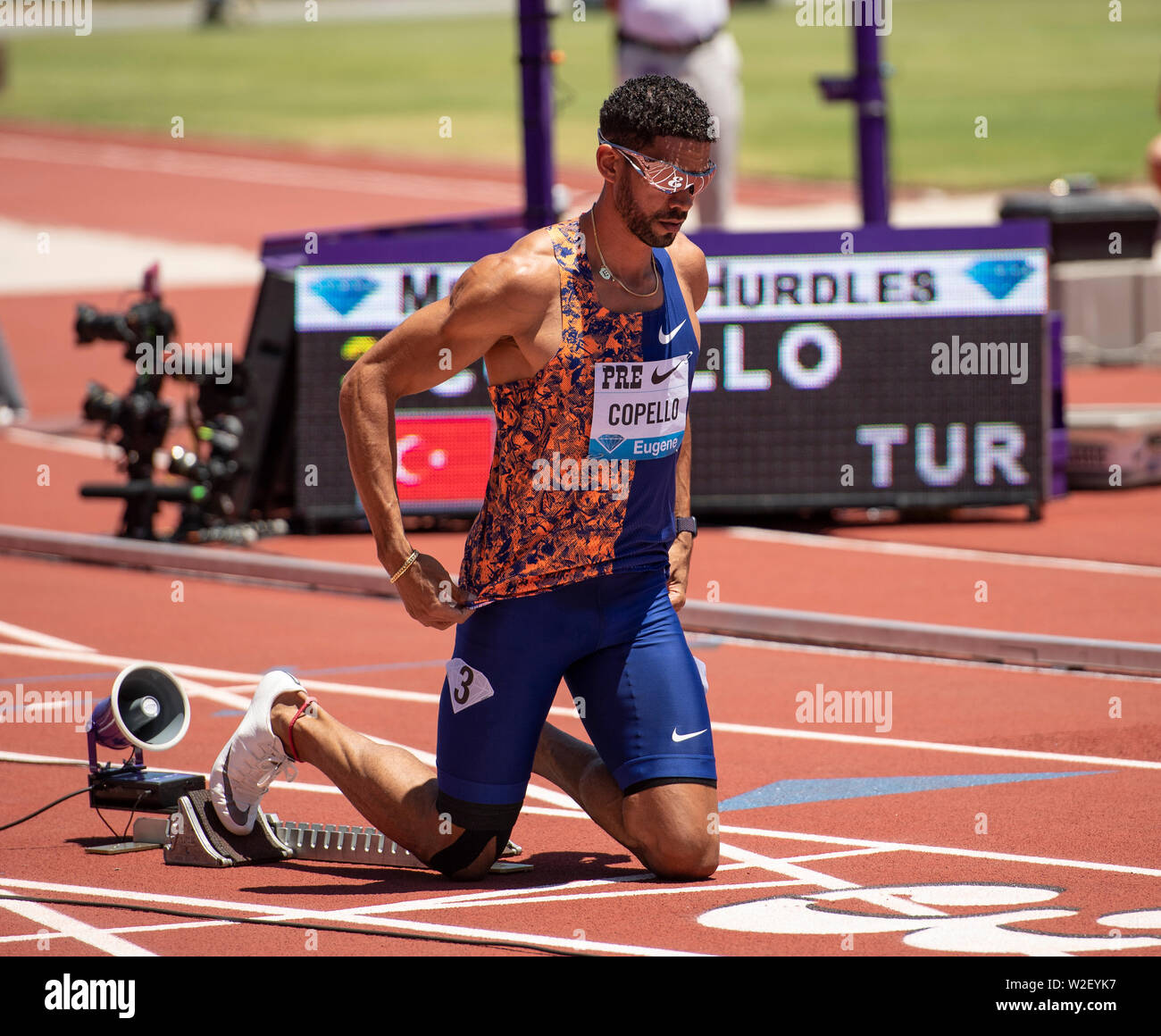 CALIFORNIA - USA - 30 giugno 2019: Yasmani Copello competere nel 400m uomini ostacoli gara presso la IAAF Diamond League Prefontaine Classic evento a Cobb Foto Stock