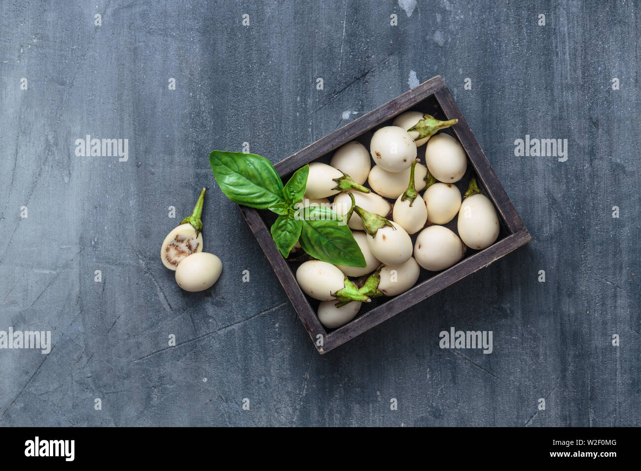 Thai bianco fresco le melanzane in una scatola. Foto Stock
