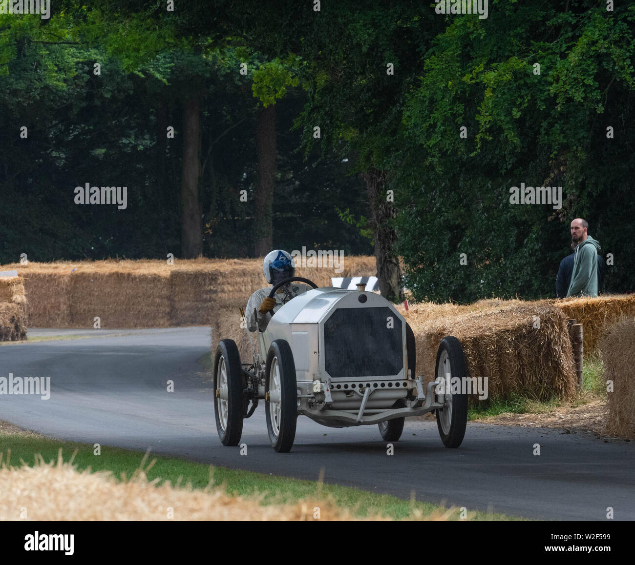 Goodwood Festival of Speed 2019 da pre-war Grand Prix veterani per i migliori e più recenti su strada e racing cars, alcuni molto macchine speciali sono state Foto Stock
