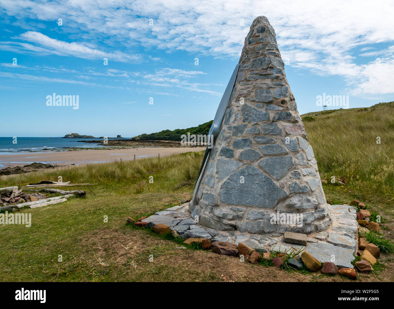 Conica scultura in pietra con il piano propellor, John Muir via, via di via, East Lothian costa, Scotland, Regno Unito Foto Stock