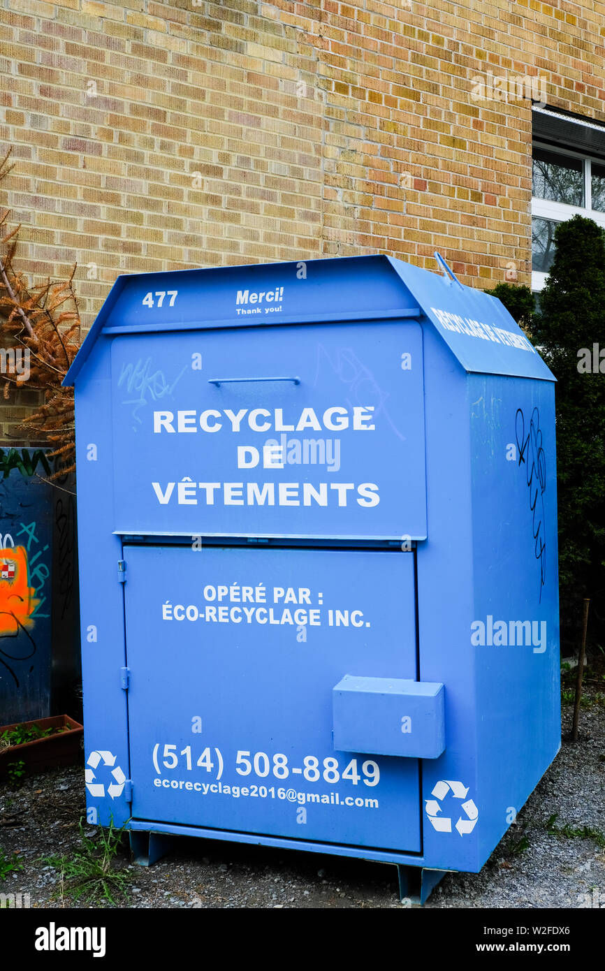 Casella per la donazione di vestiti che verranno riciclati, Montreal Foto Stock