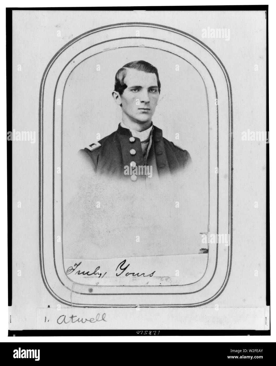 Charles A. Atwell, busto ritratto, rivolto verso destra, indossando uniforme militare Foto Stock