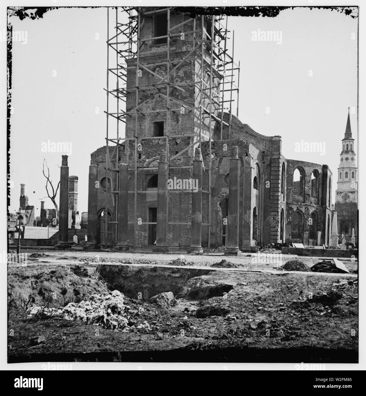 Charleston, Carolina del Sud. Le rovine della chiesa di forma circolare e la Secessione Hall Foto Stock