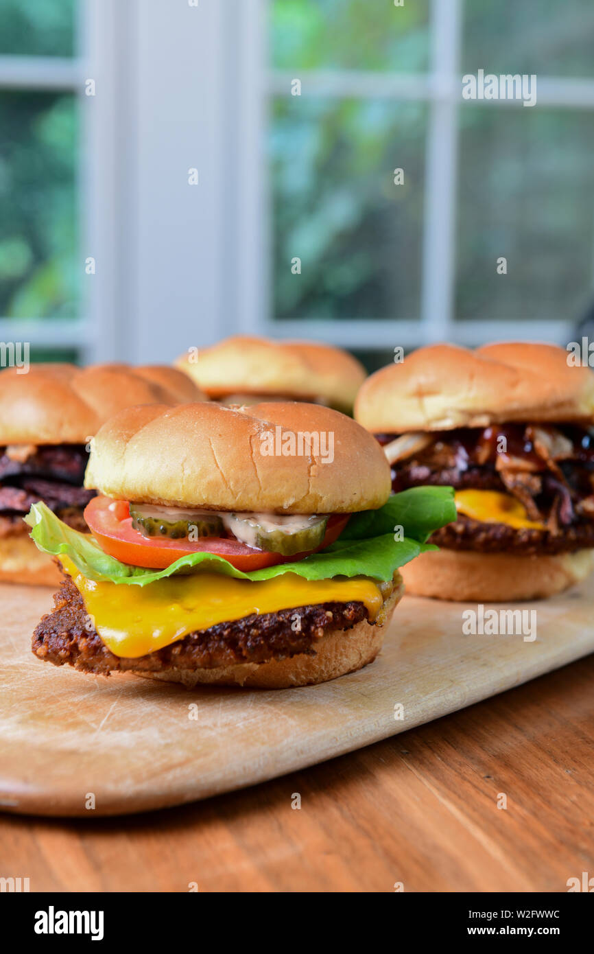 Cibo Vegetariano senza carne hamburger fatti da impianto basato ingredienti hamburger vegano Foto Stock