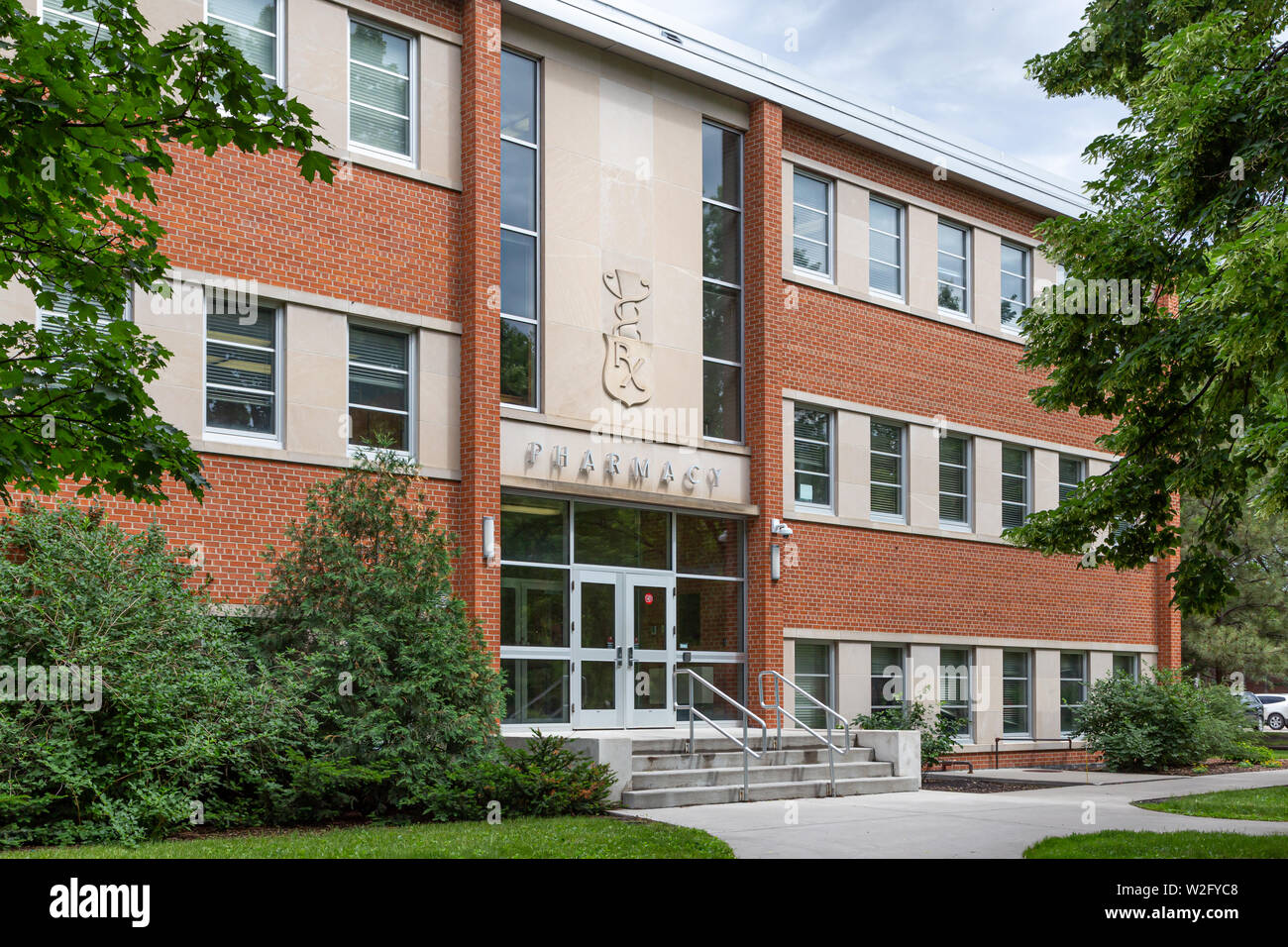 A Fargo, ND/STATI UNITI D'America - 27 giugno 2019: Scuola di Farmacia di Sudro Hall nel campus di dell Università dello Stato del North Dakota. Foto Stock