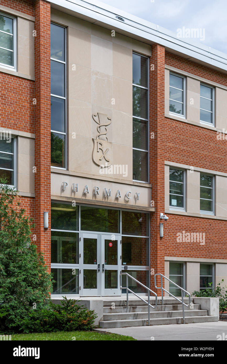 A Fargo, ND/STATI UNITI D'America - 27 giugno 2019: Scuola di Farmacia di Sudro Hall nel campus di dell Università dello Stato del North Dakota. Foto Stock