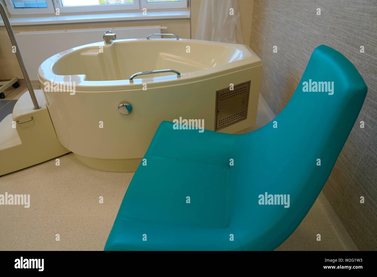 La camera di mandata con vasca per acqua nascita, Karlovy Vary, Repubblica Ceca Foto Stock