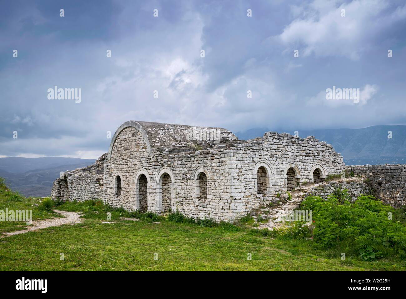 Rovina di un edificio nel castello di berat immagini e fotografie stock