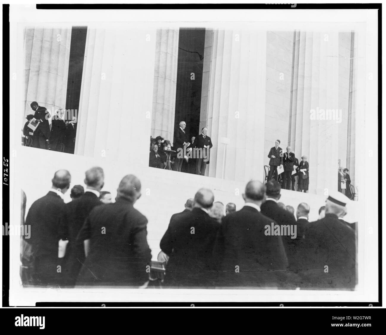 Chief Justice Taft ribaltare il memoriale e il Presidente Harding che lo riceve a nome (d) negli Stati Uniti Foto Stock