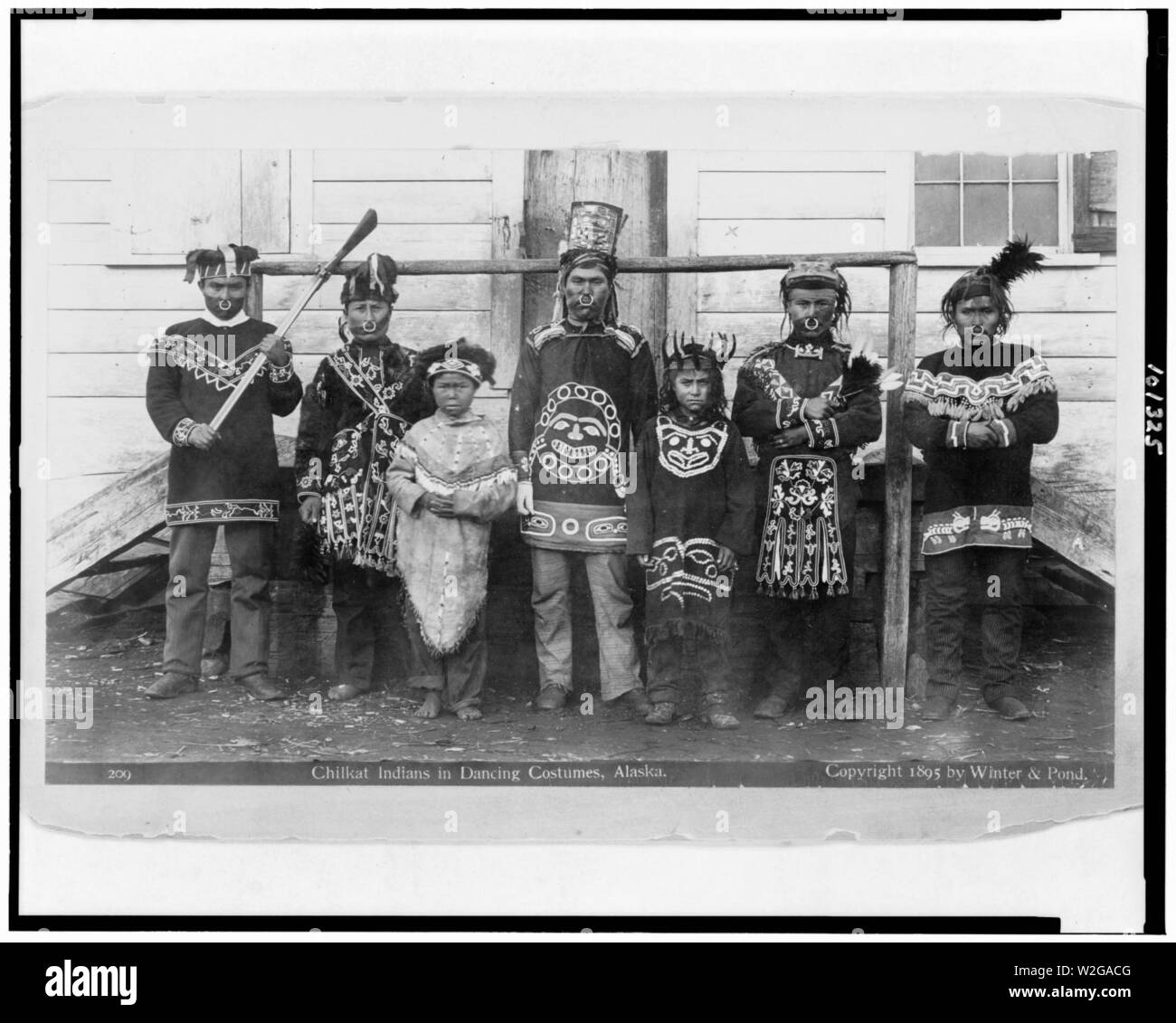 Chilkat indiani in dancing costumi, Alaska - Winter & Pond, fotografi, Juneau, in Alaska. Foto Stock