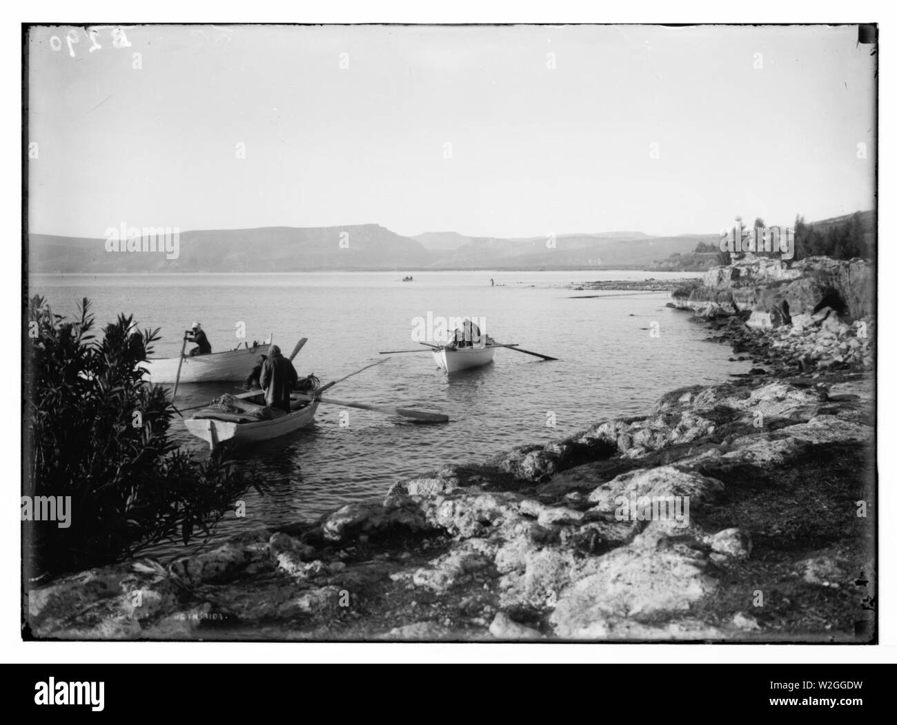 Scelta insieme di tredici diapositive, illustrante il mare di Galilea e i suoi pescatori ancora 'lavorando duramente con le loro reti.' barche da pesca a Betsaida Foto Stock