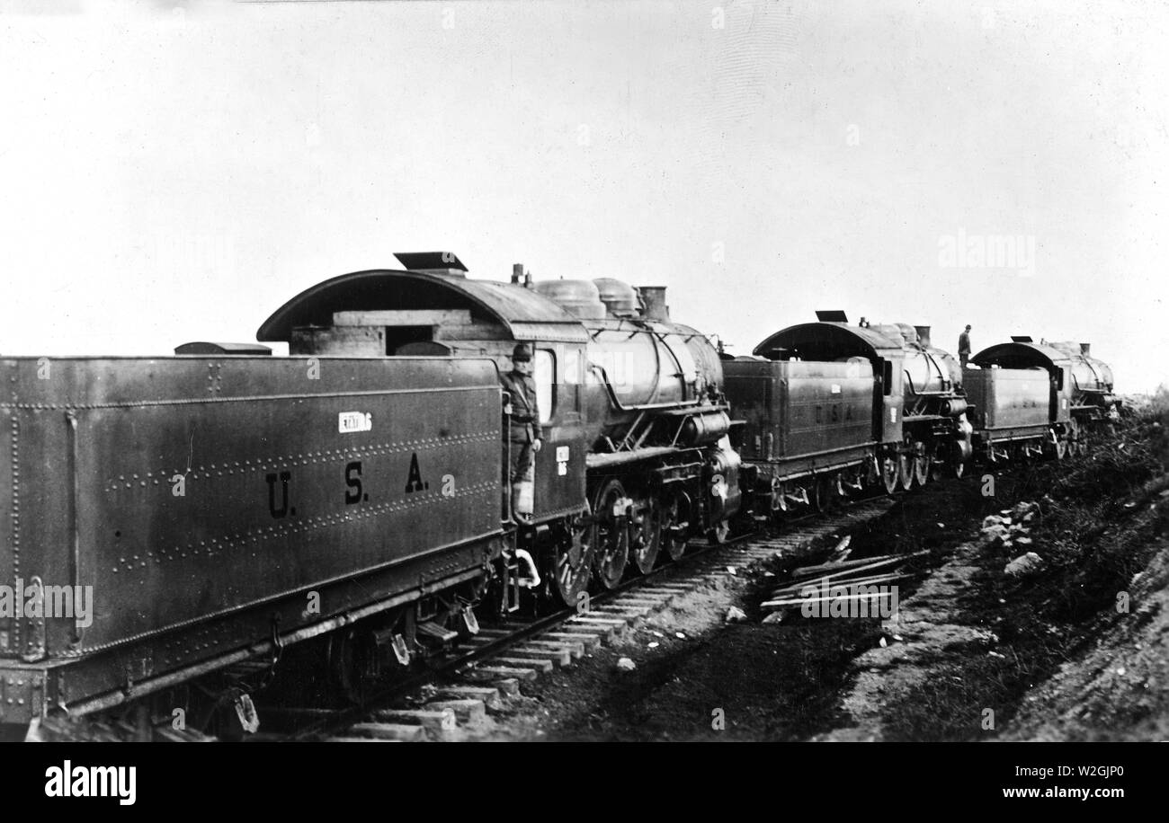 A.E.F. La Francia. Tre locomotori pronto per dovere, assemblaggio camp, St. Nazaire, Francia ca. 1917-1918 Foto Stock