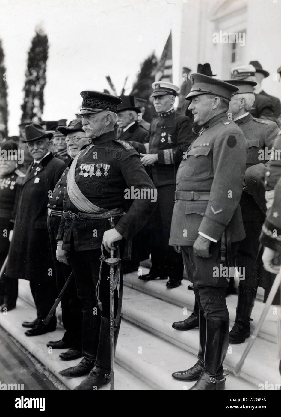 La dedizione del monumento nazionale di anfiteatro A ARLINGTON, VIRGINIA. Close-up di Lieut. Gen. Nelson A. miglia, Grand maresciallo della dedizione esercizi ca. 5/15/1920 Foto Stock