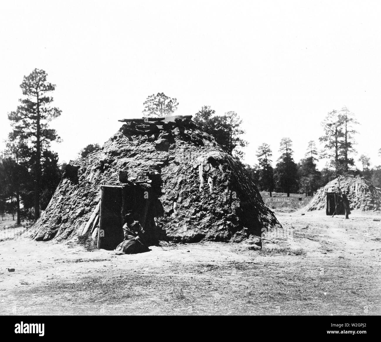 Edward S. Curtis nativi indiani americani - Navaho hogan ca. 1905 Foto Stock