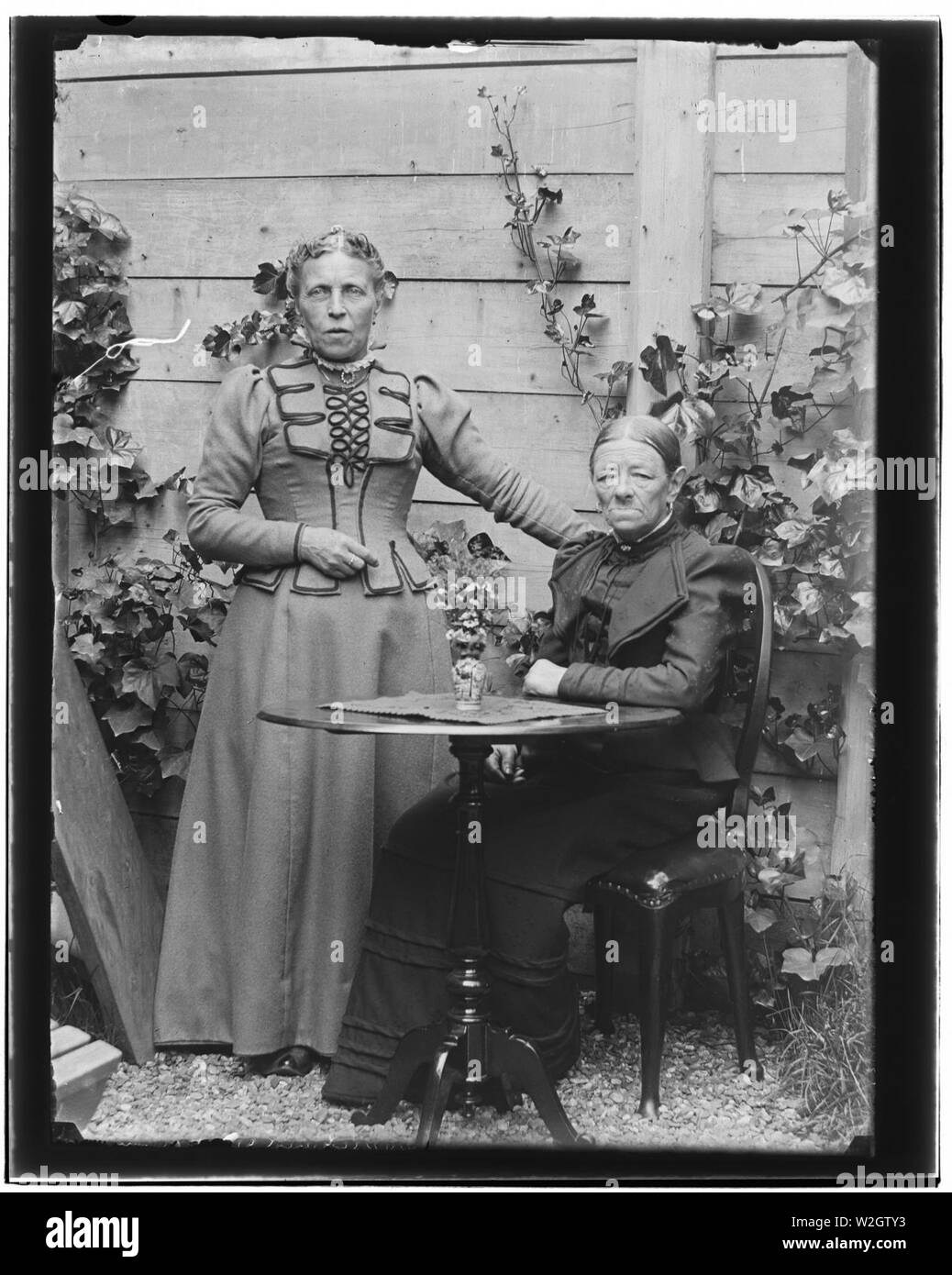 Christina Olie (1829-1910) en Aagje Olie (nicht) (1837-1923) (max res). Foto Stock