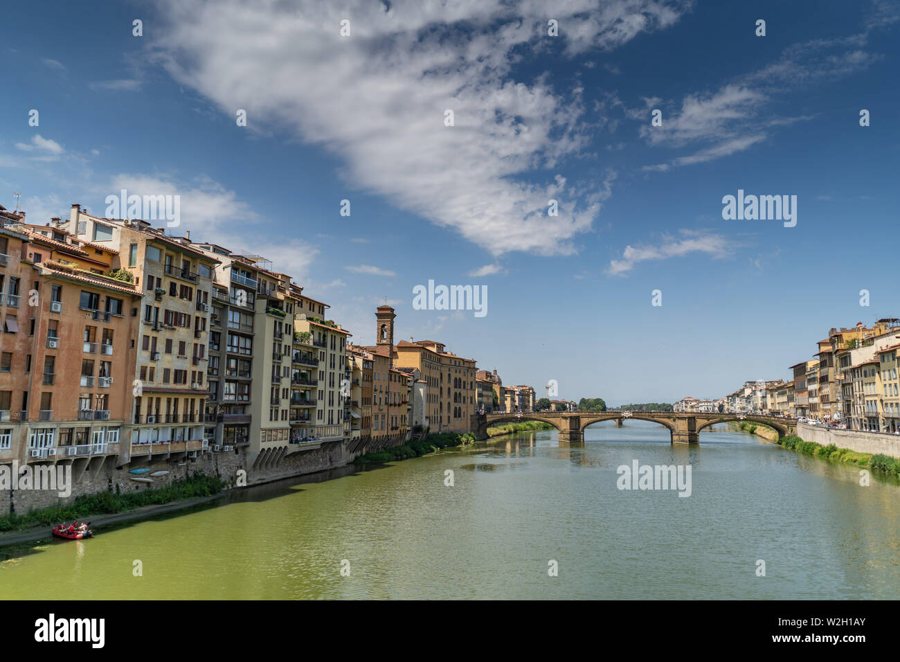 Sul fiume Arno a Firenze, Italia. Foto Stock