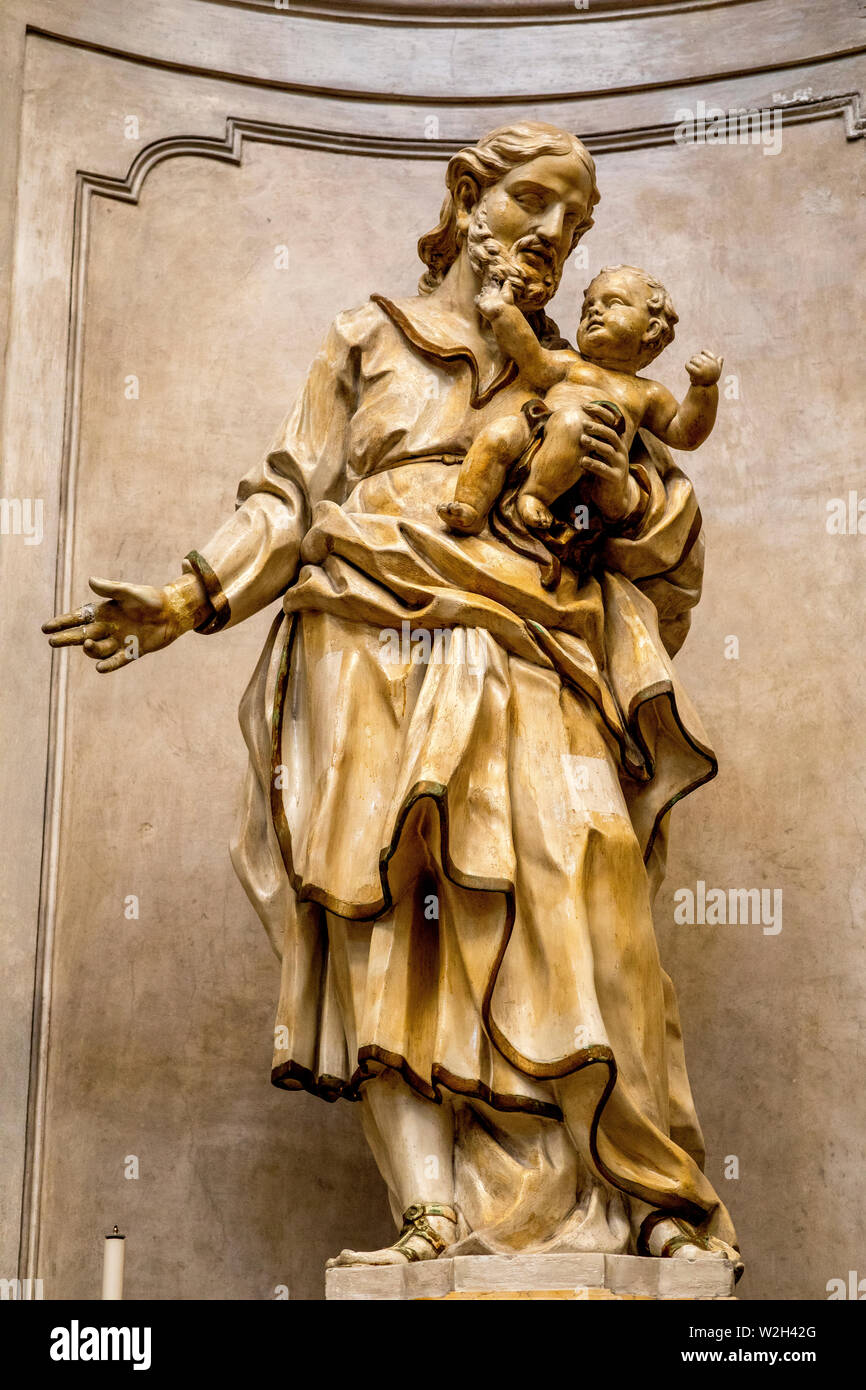 Badia di Sant'Agata chiesa settecentesca, Catania, Sicilia (Italia). San Giuseppe statua. Giovan Battista Marino (XVIII secolo) Foto Stock