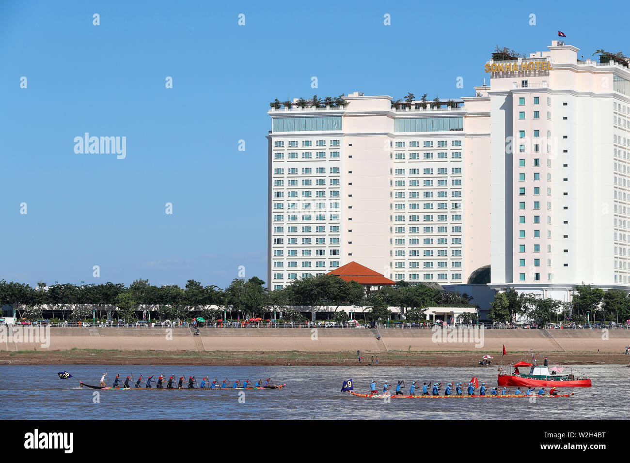 Phnom Penh celebra Bon Om Touk, il cambogiano Festival dell'acqua, con dragon boat racing sul fiume Tonle Sap. Cambogia. Foto Stock