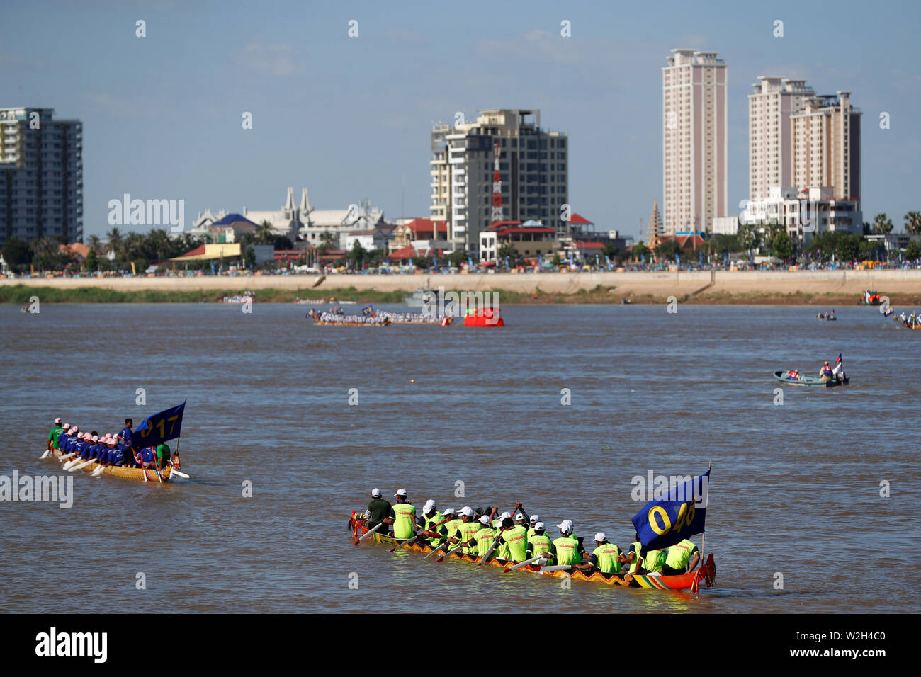 Phnom Penh celebra Bon Om Touk, il cambogiano Festival dell'acqua, con dragon boat racing sul fiume Tonle Sap. Cambogia. Foto Stock