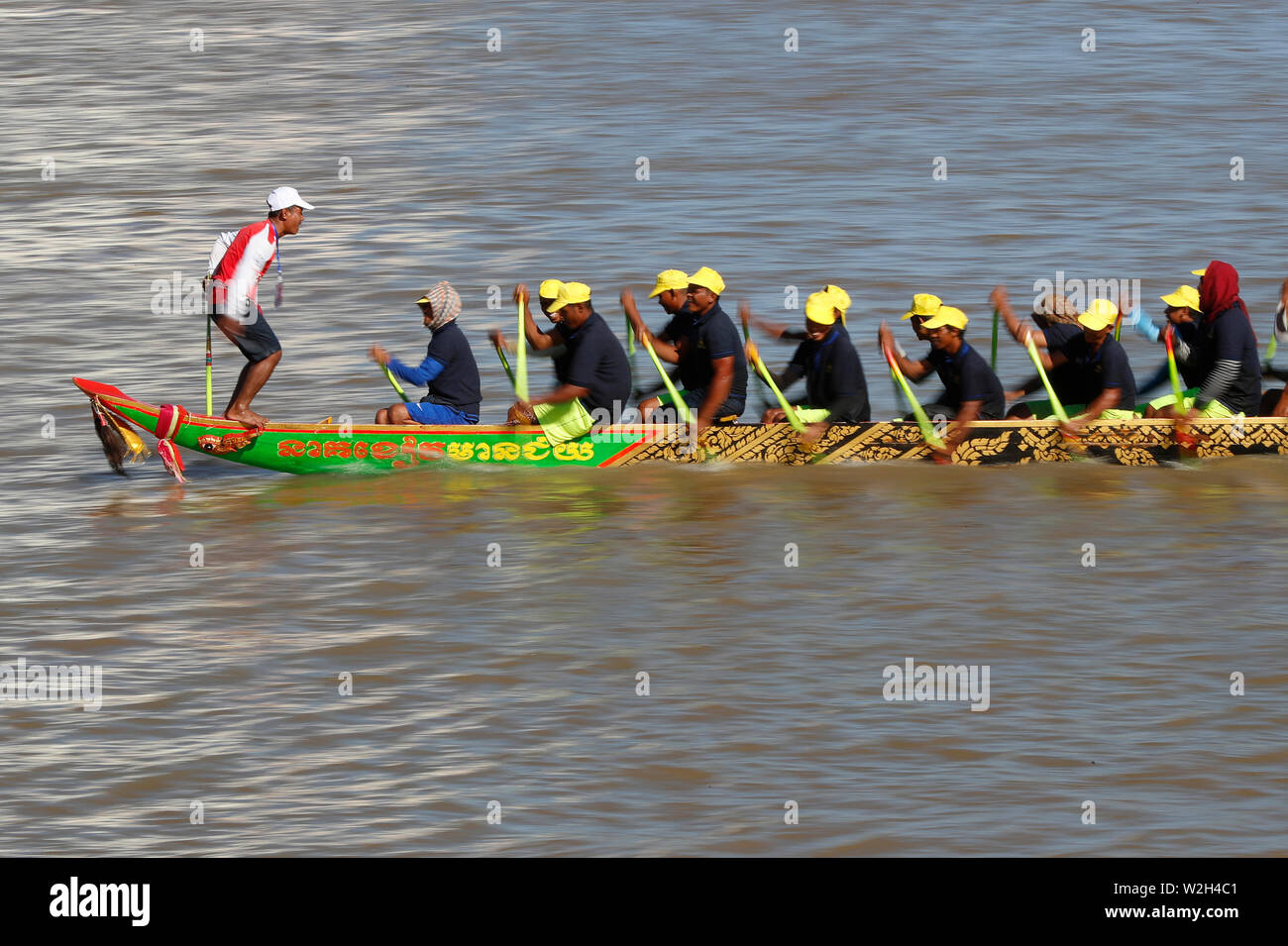 Phnom Penh celebra Bon Om Touk, il cambogiano Festival dell'acqua, con dragon boat racing sul fiume Tonle Sap. Cambogia. Foto Stock