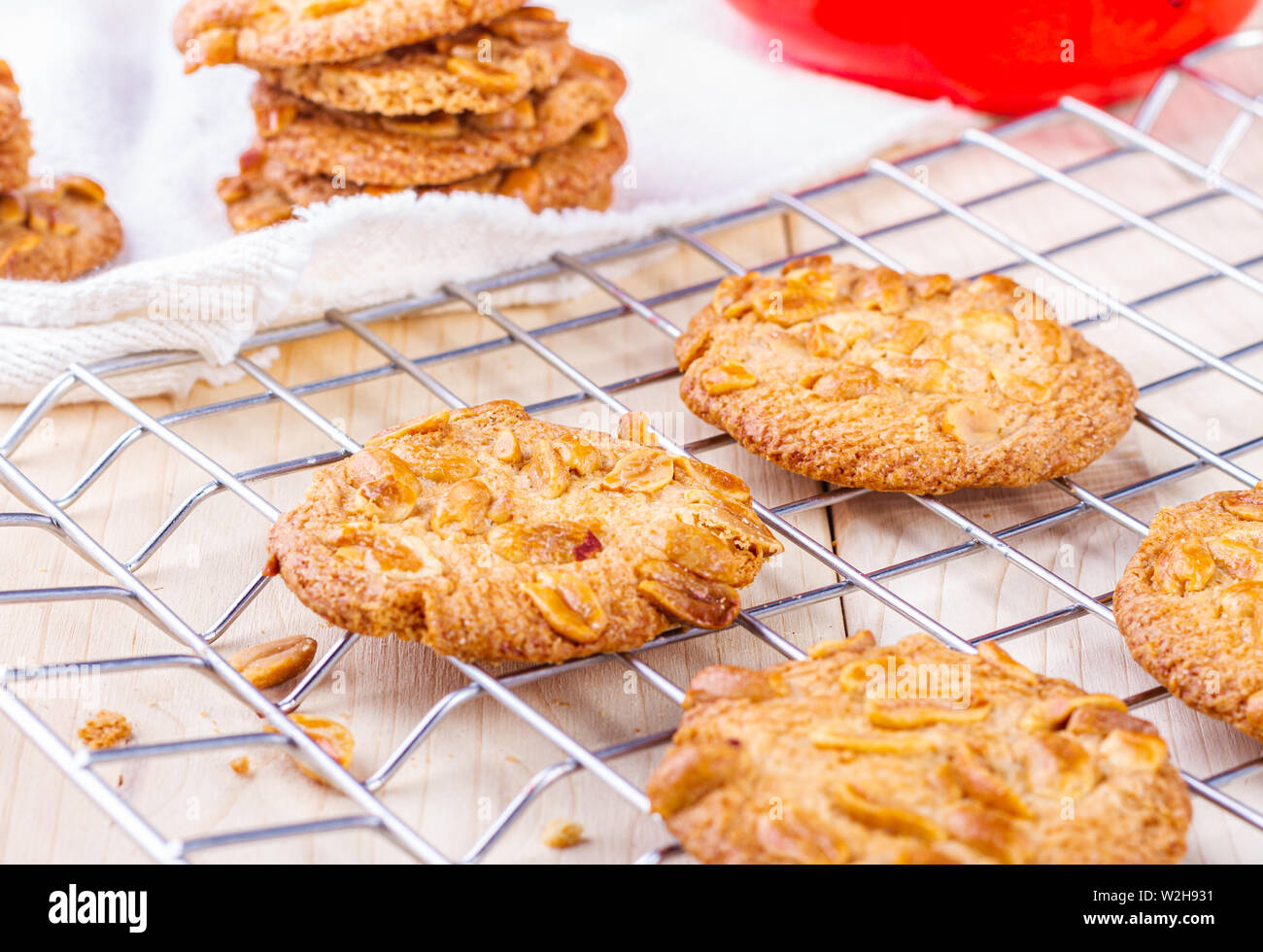 Biscotti fatti in casa. Il dado dei cookie. Senza glutine torta. Snack dolci. Gustosa aggiunta al latte. Dolce con. Foto Stock