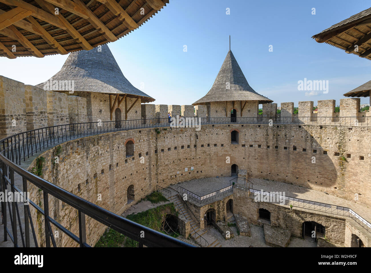 Lo spazio interno della fortezza medievale di Soroca, Repubblica di Moldavia Foto Stock