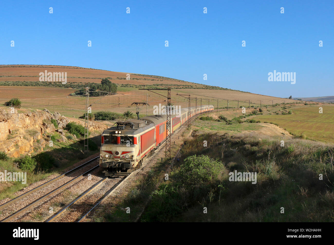 In treno attraverso il marocchino hill country Foto Stock