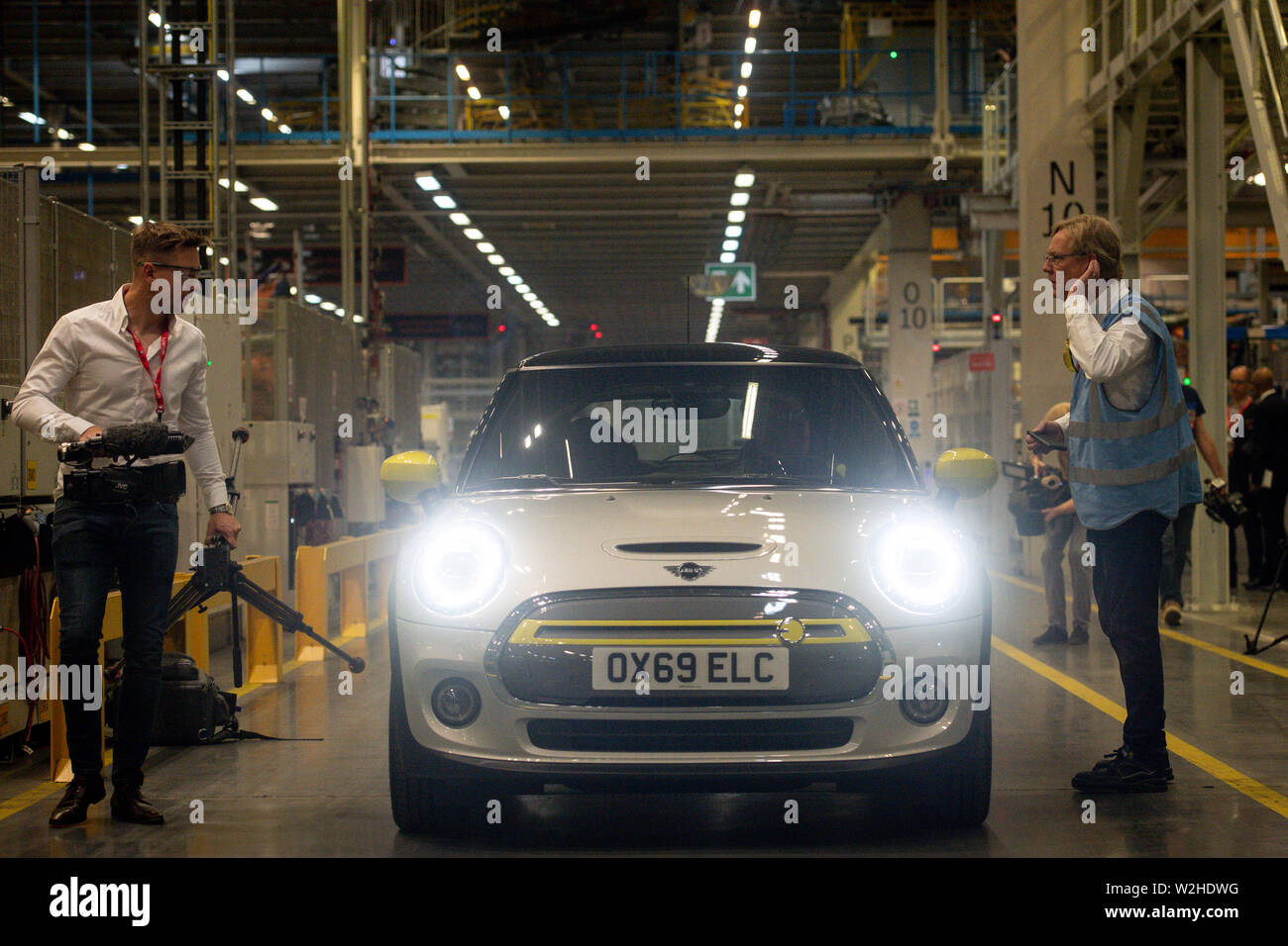 Il MINI Electric è svelata al MINI fabbrica in Cowley, Oxfordshire, prima di andare in produzione entro la fine di quest'anno. Foto Stock