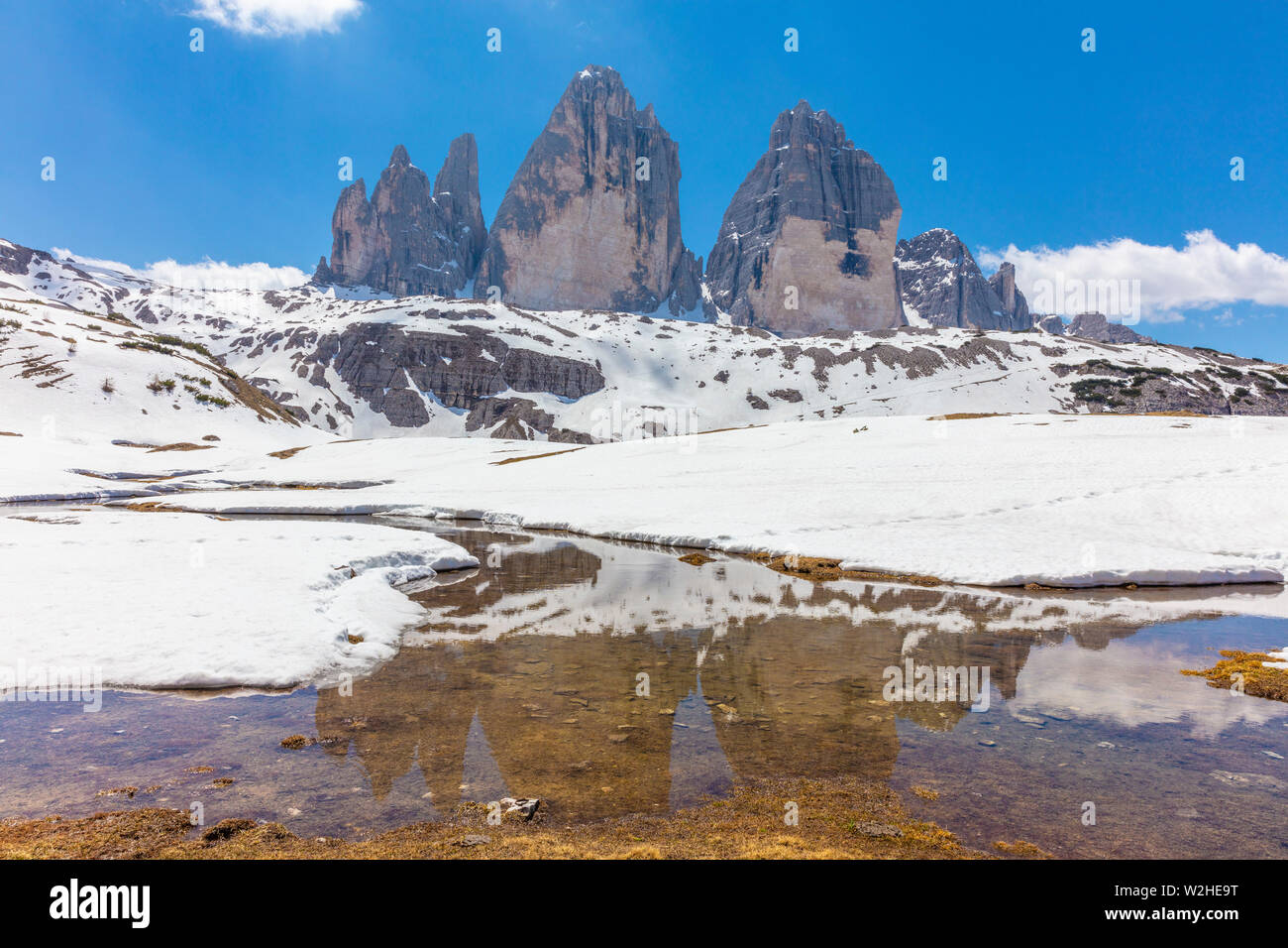 Vista mozzafiato delle Tre Cime di Lavaredo (Tre Cime di Lavaredo). Trentino Alto Adidge, Dolomiti, Alto Adige, Italia, Europa. UNESCO. Rosso Foto Stock