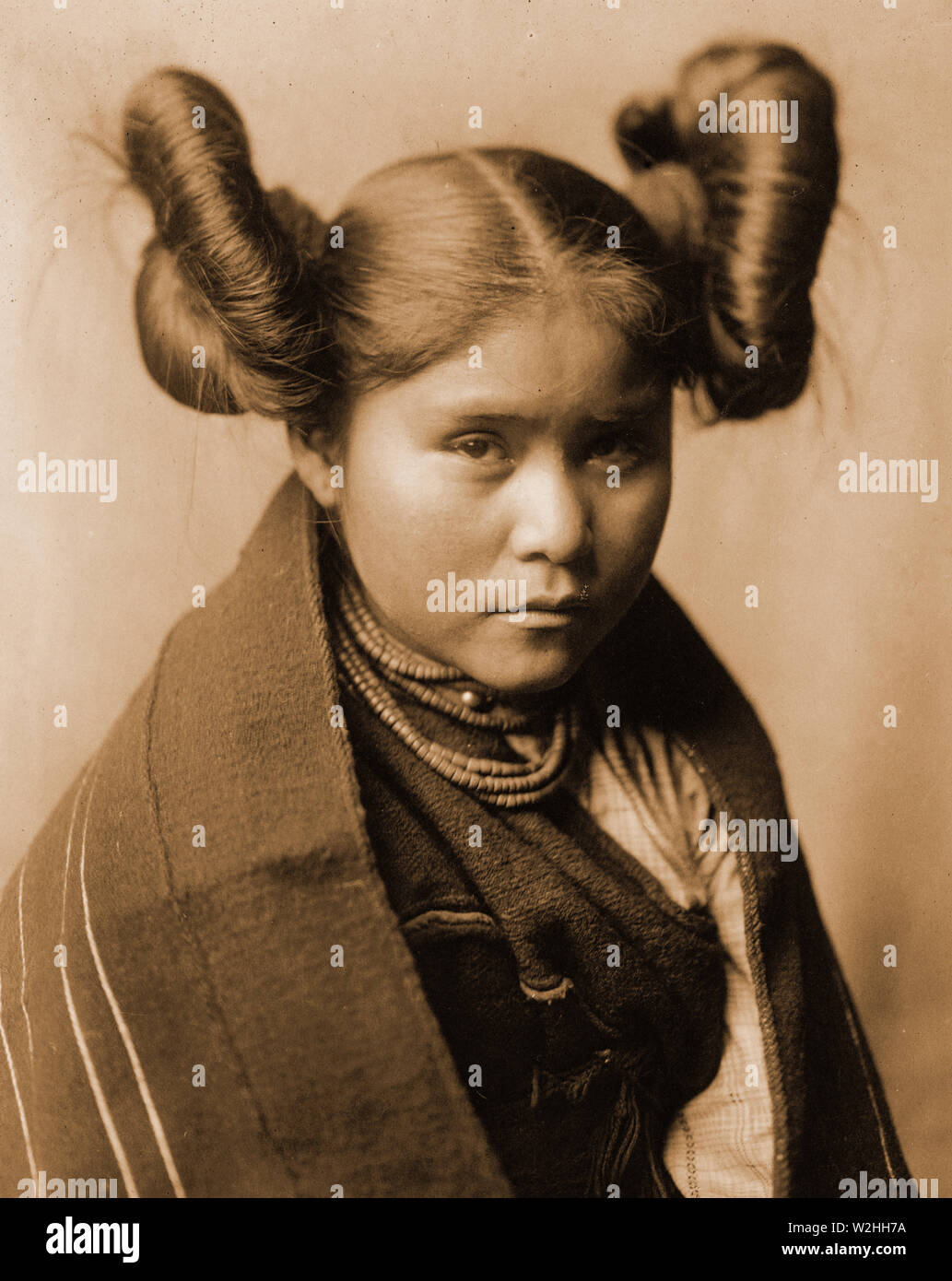 Edward S. Curtis nativi indiani americani - Chaiwa, principali TEWA ragazza ca. 1906 Foto Stock