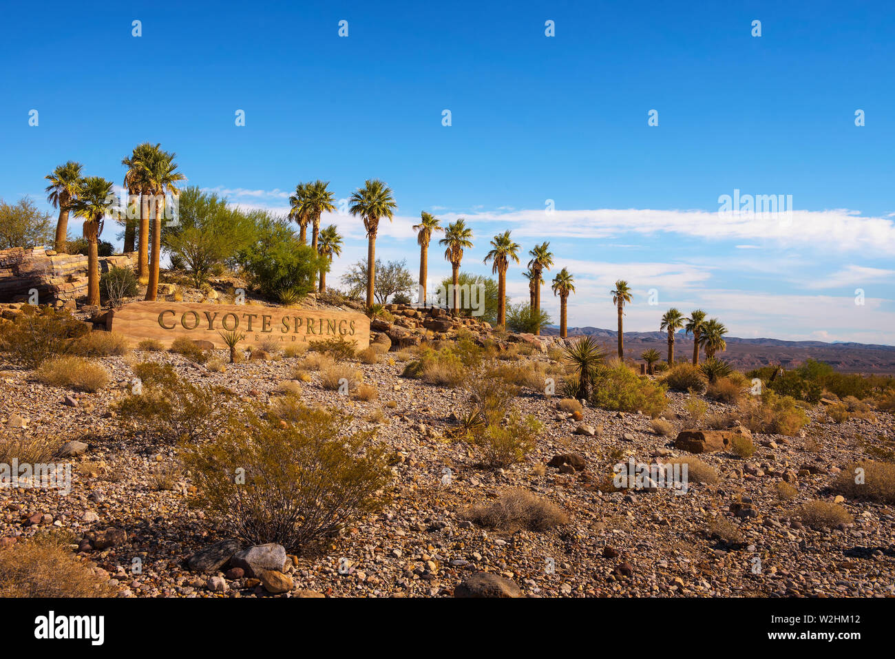 Segno di benvenuto alla piccola comunità di Coyote Springs vicino a Las Vegas in Nevada Foto Stock