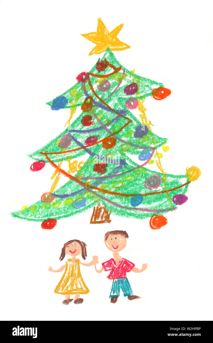 Dei bambini felici nella parte anteriore del bellissimo colorato albero di Natale. Childs disegno realizzato con le matite di colore pastello Foto Stock