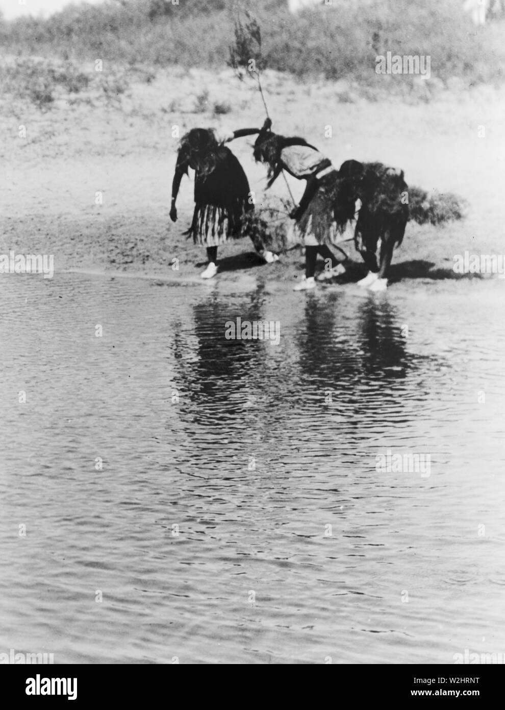 Edward S. Curtis nativi indiani americani - Acqua rito di purificazione, Cheyenne danza animale ca. 1927 Foto Stock